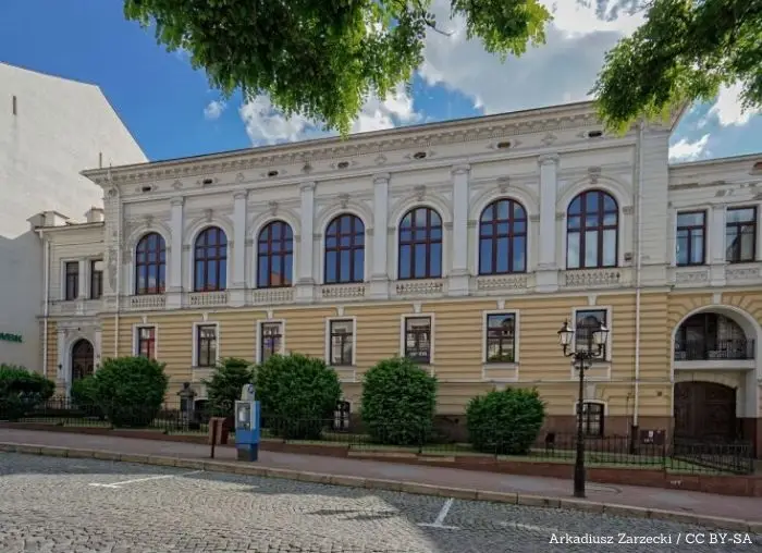 Seniorzy zatańczą na jubileuszowej potańcówce w Hali Kultury na Starym Rynku