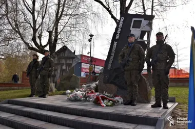 W Łomży trzy tragiczne historie spotkały się w Dolinie Pamięci